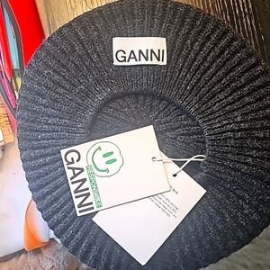 Ganni Beret 45% recycled wool